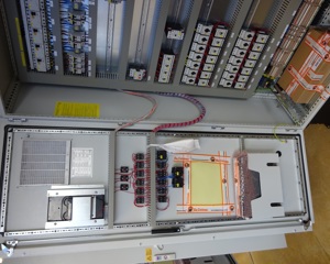 Switch cabinet broiler